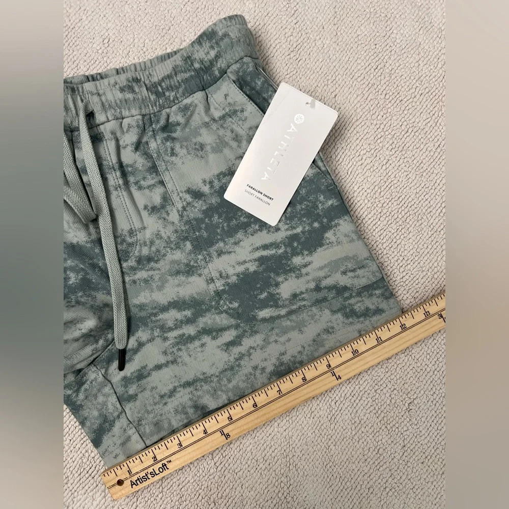 ATHLETA Farallon Short Fog Camo Coast Green Women’s Size: Small - Picture 14 of 16